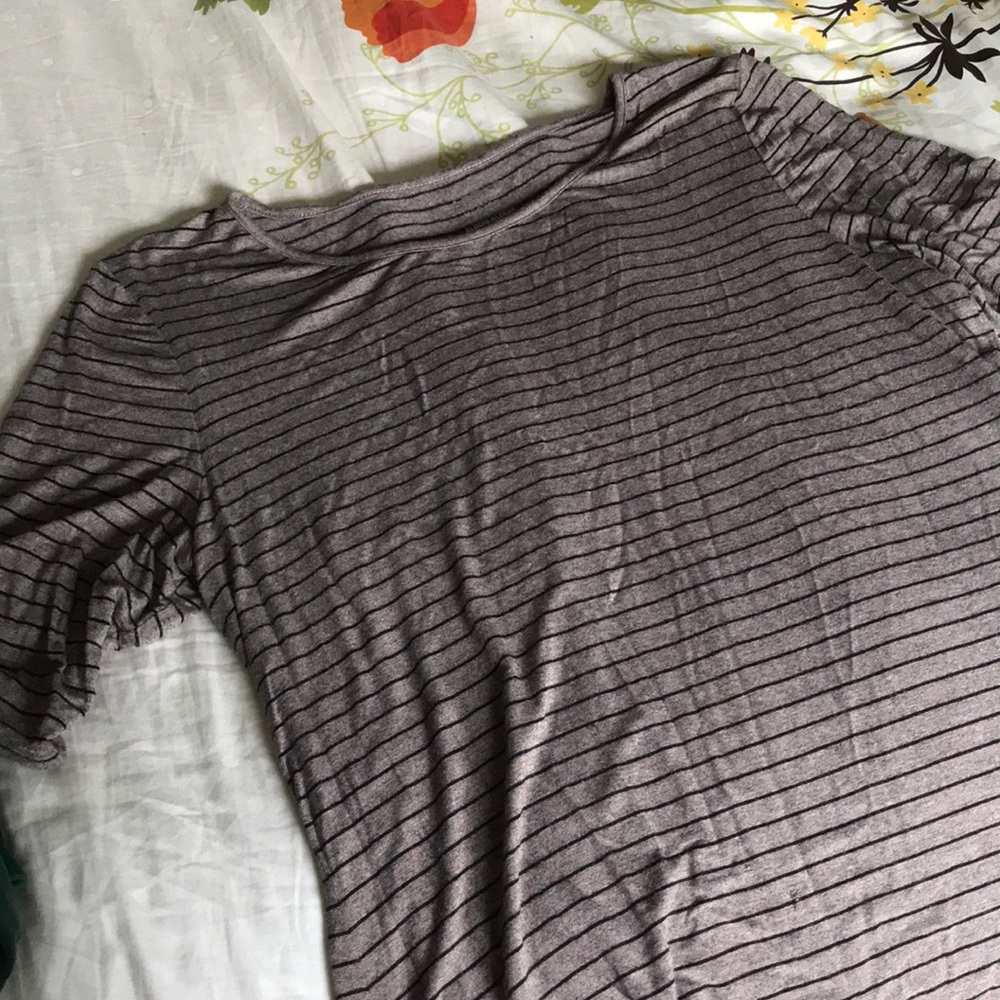 Elbow sleeved striped top